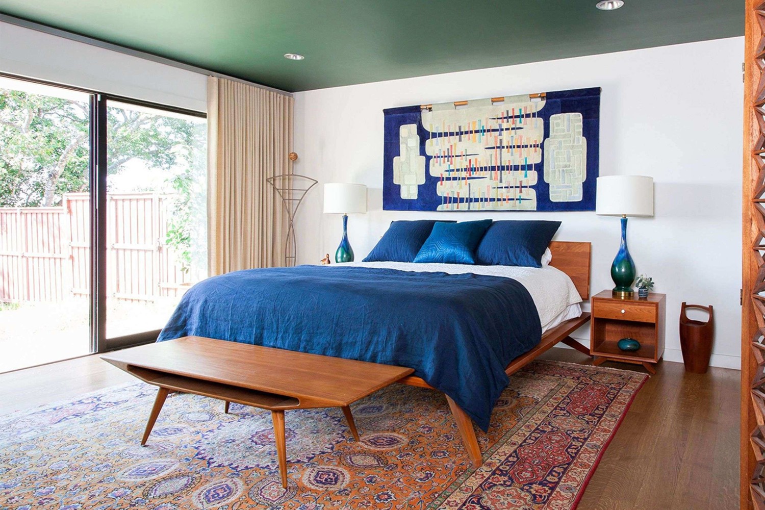alegerea culorilor potrivite - tavan vopsit