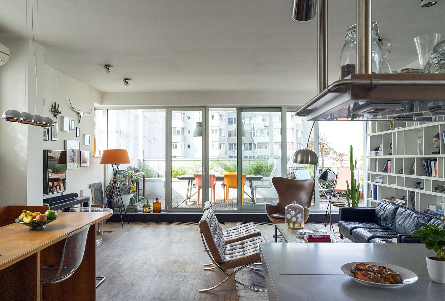 tur de casa sorina fredholm living si terasa