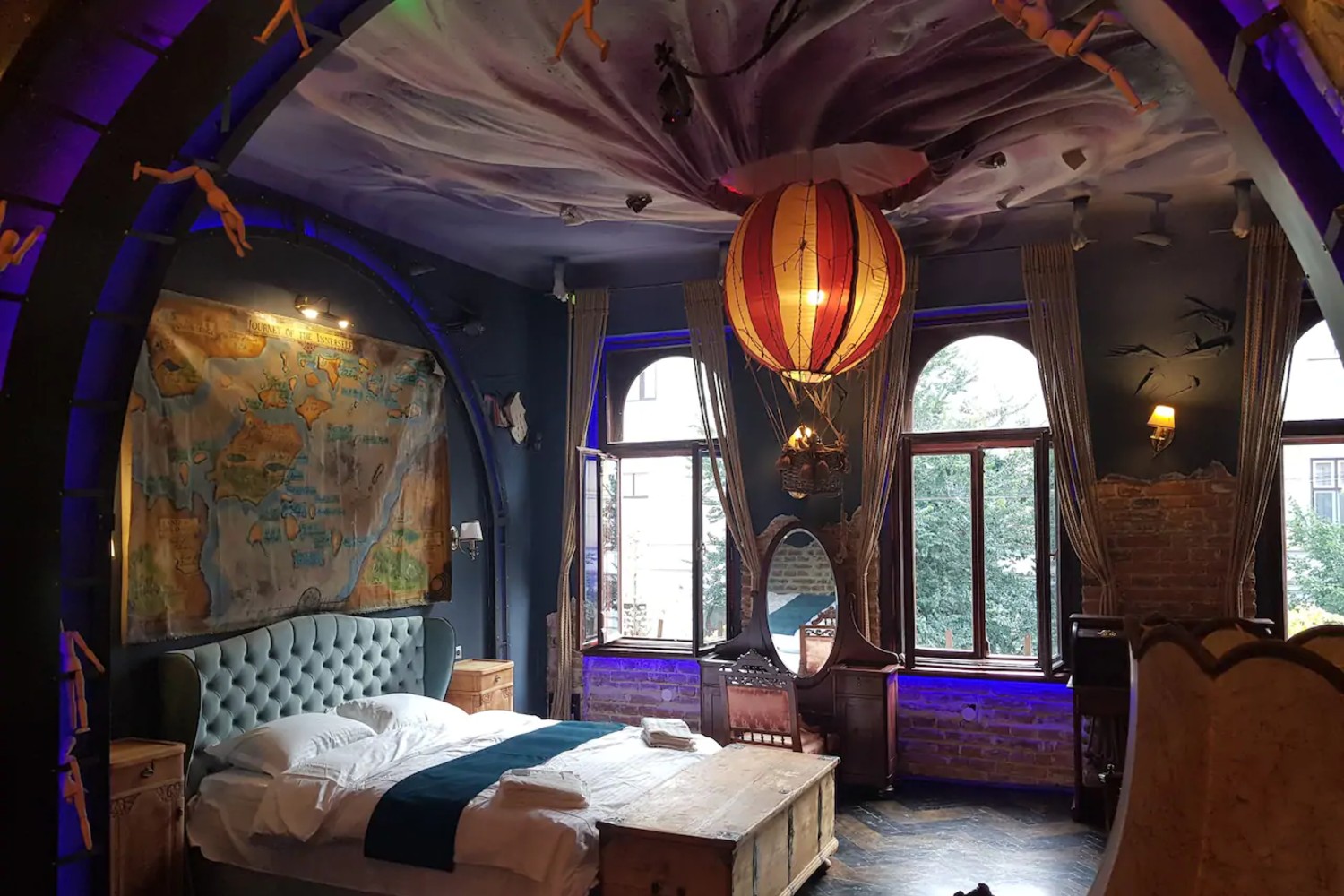 Fantasy Apartment airbnb cluj-napoca lovedeco
