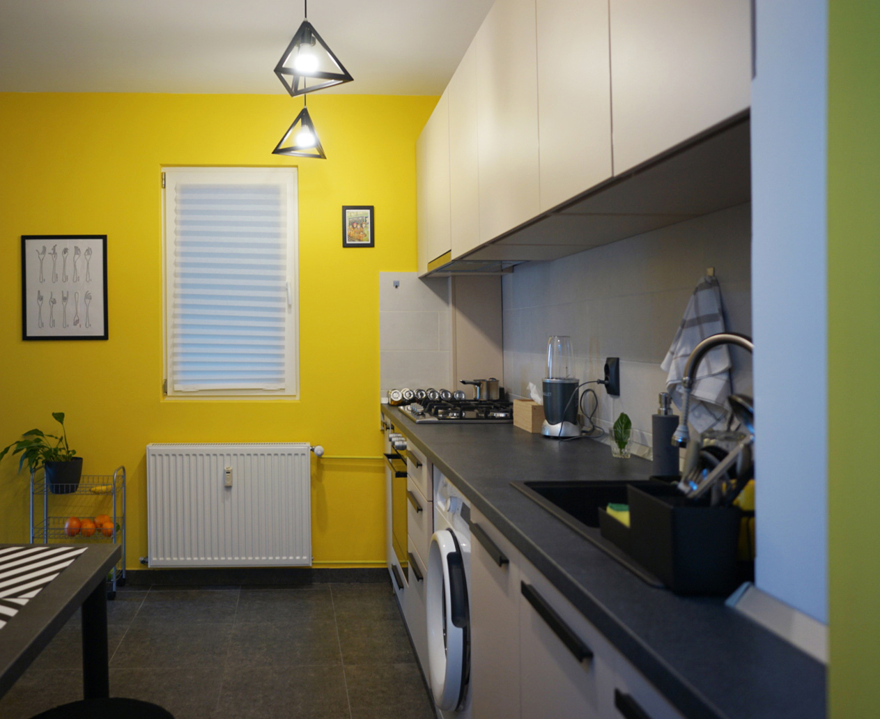 perete accent galben bucatarie