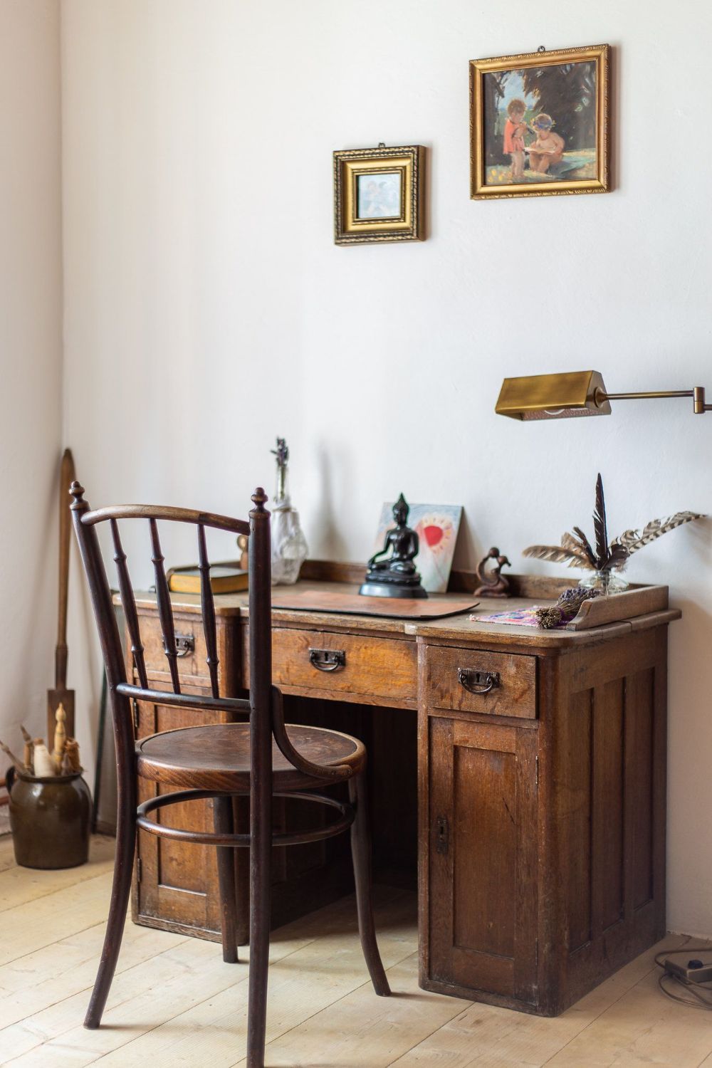 Obiectele de decor sunt aduse din toată lumea
