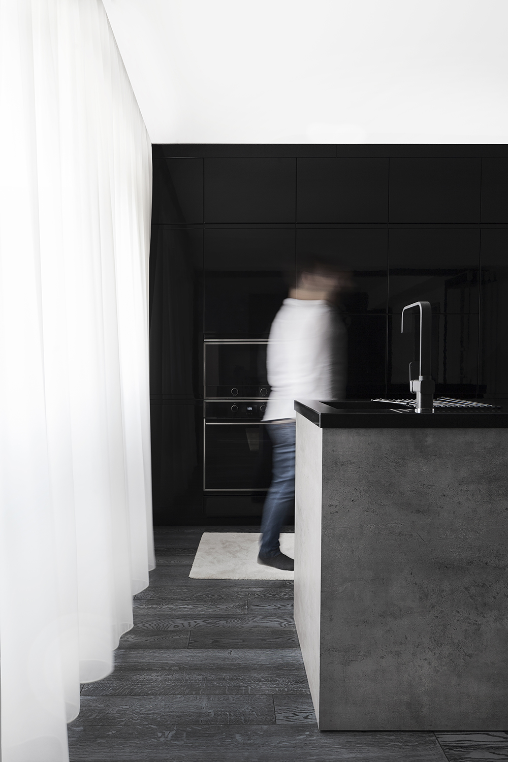 Amenajare bucatarie alb negru apartament Craiova Blanc Architecture 