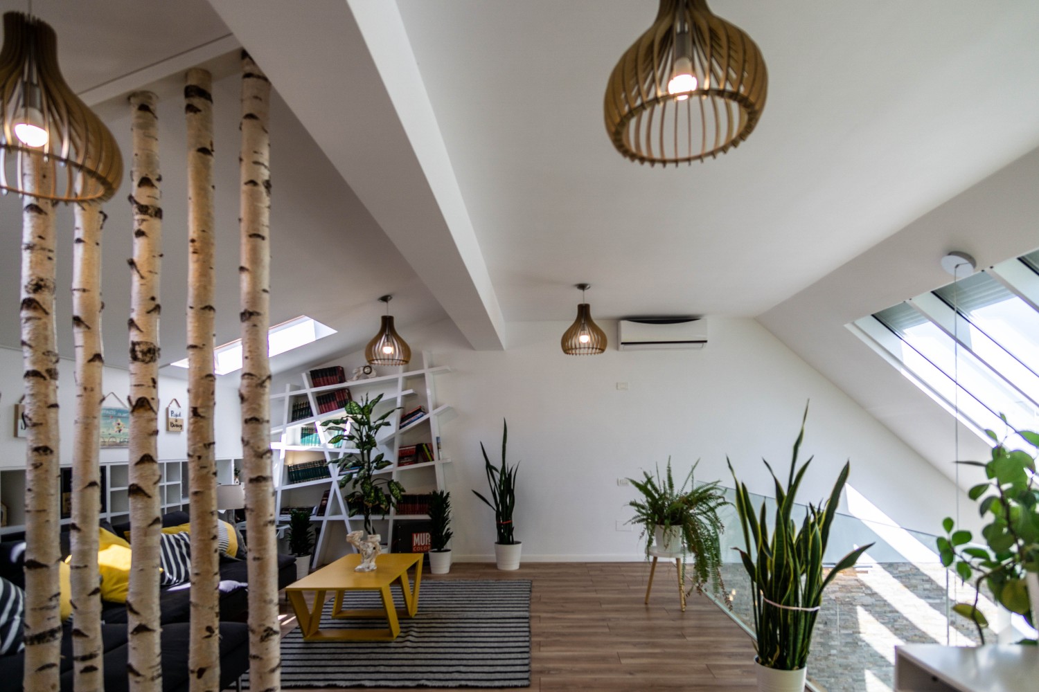 Penthouse mamaia duplex cu vedere spre mare - living open space ferestre de mansarda - designer Alina Enica (3)
