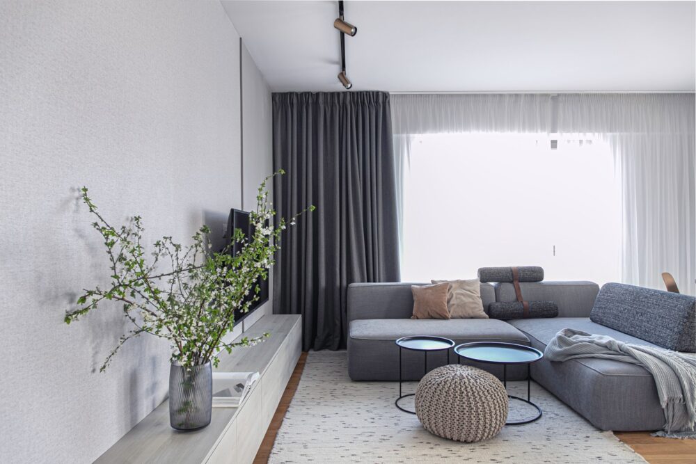 Amenajare living cu canapea gri - Yoka Design - Bucuresti