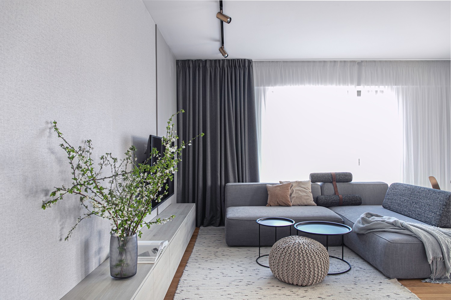 Amenajare living cu canapea gri - Yoka Design - Bucuresti 