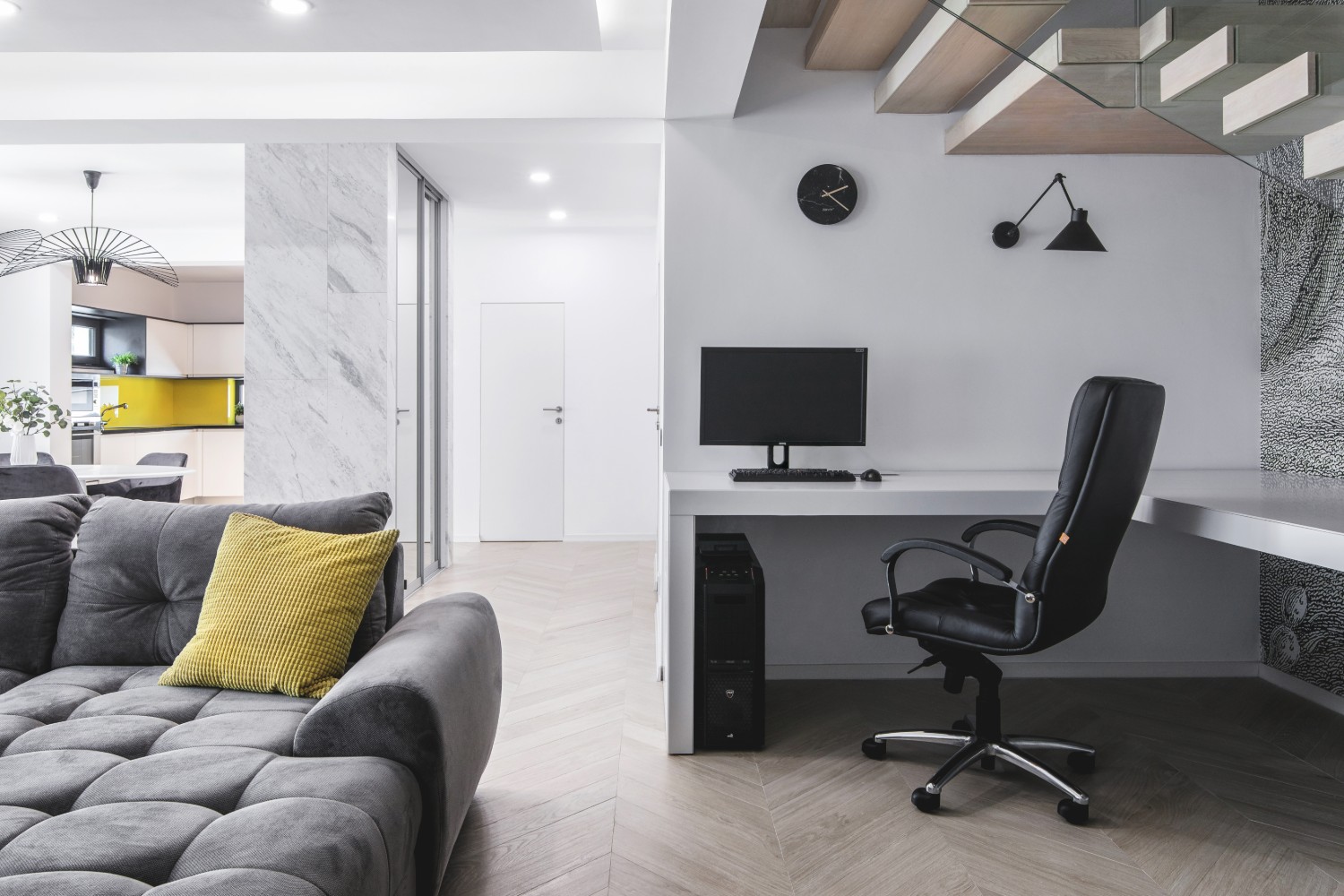 Amenajare open space duplex modern_birou sub scara_Studio2.1 Bucuresti 
