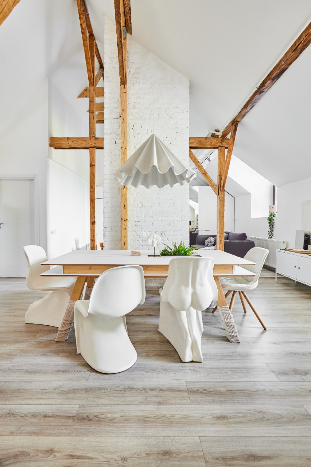 dining_amenajare_în_stil_scandinav_scaune_designeri