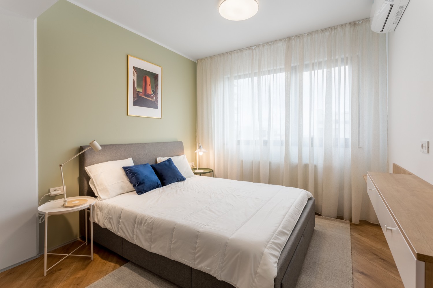 Amenajare dormitor apartament de inchiriat - albastru - Space Casuals