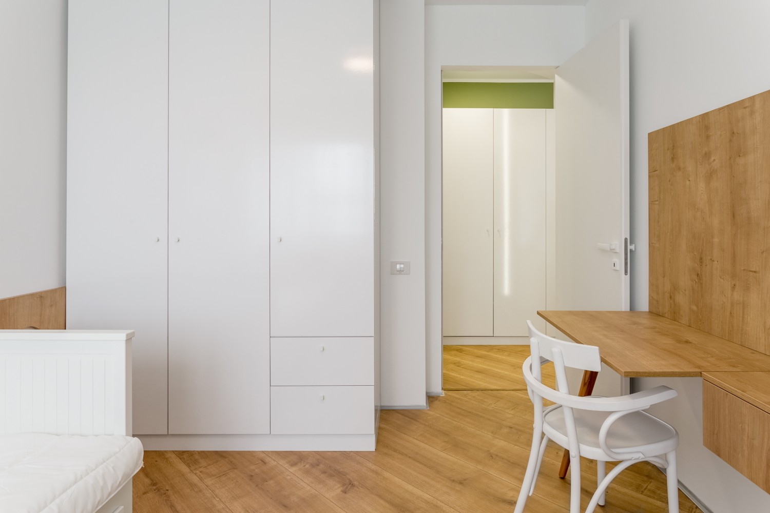 Amenajare apartament de inchiriat - verde - birou cameră de oaspeți - Space Casuals