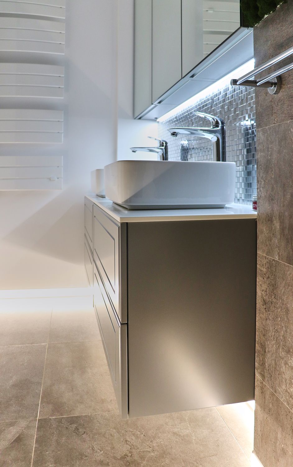 baie apartament gri