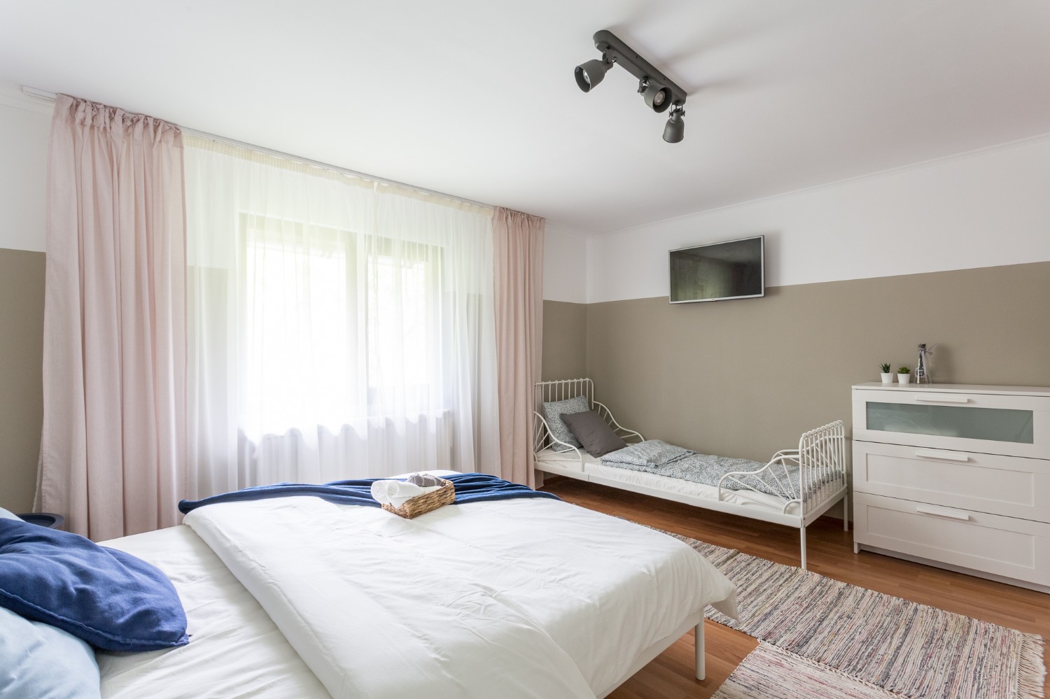 Zen Casa Comarnic - dormitor triplu dupa amenajare After Deco