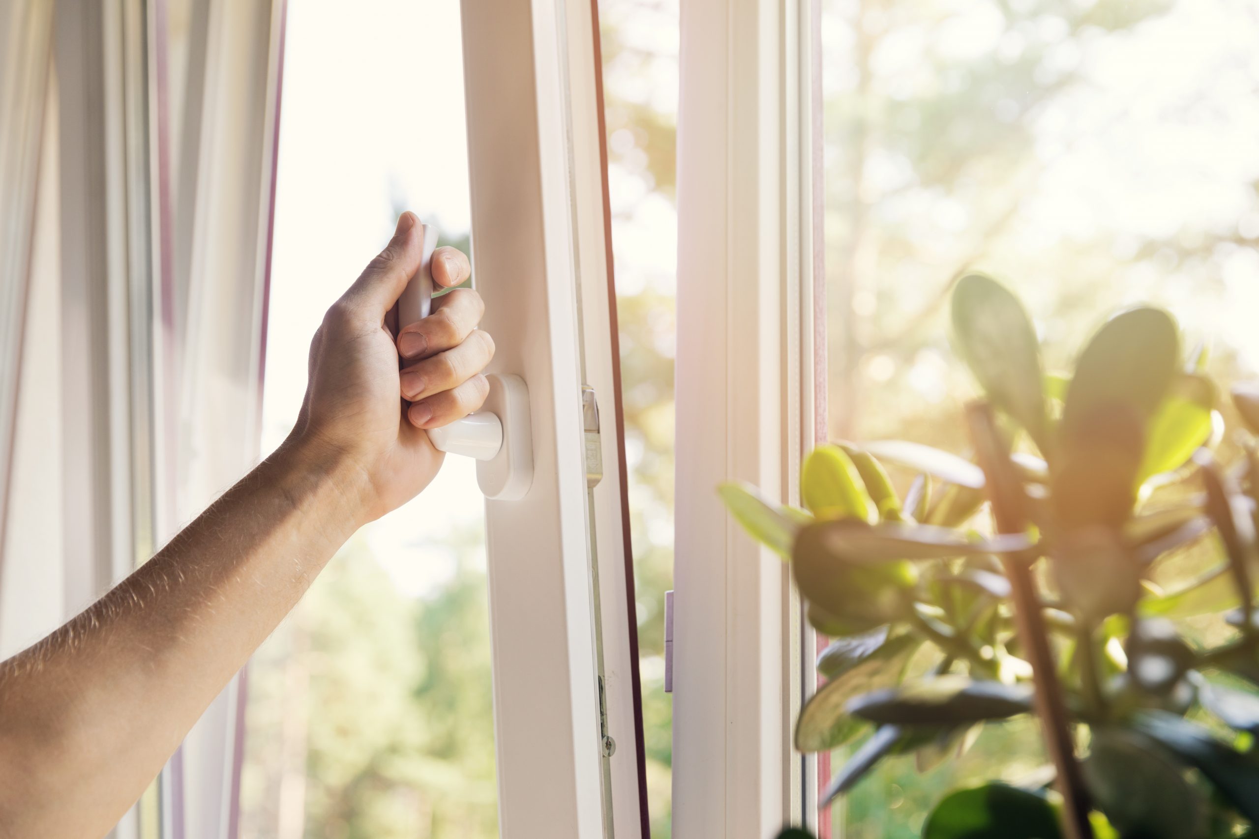 aerisire casa deschidere fereastra shutterstock