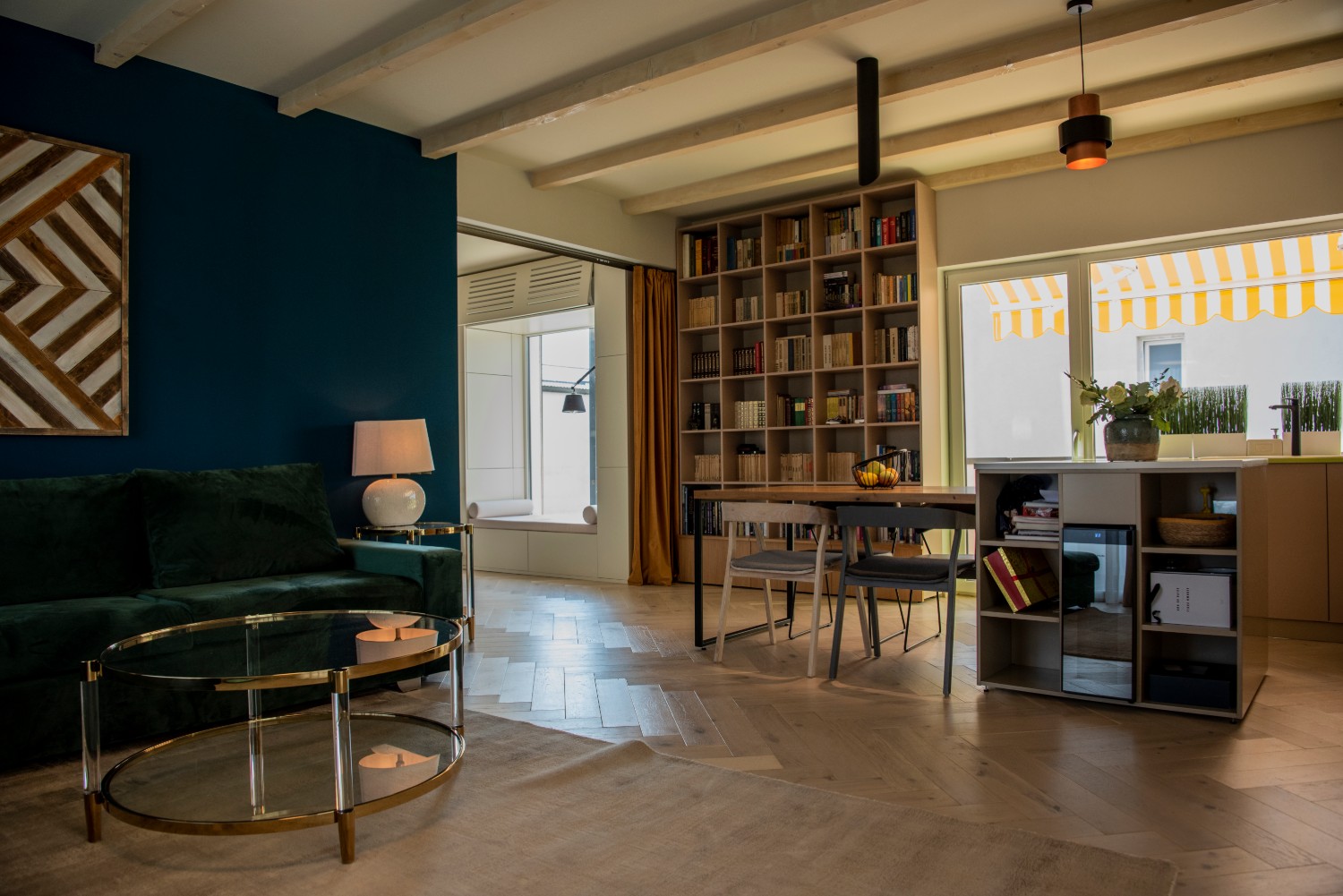 Living cu bucătărie open space - penthouse Baia Mare_designer Raul Șerban Hangar 7586 (11)