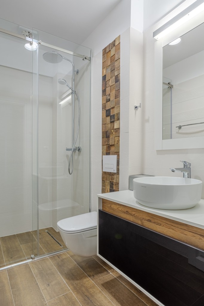 Apartament modern Ramnicu Valcea - amenajare baie Cristiana Zgripcea (2)