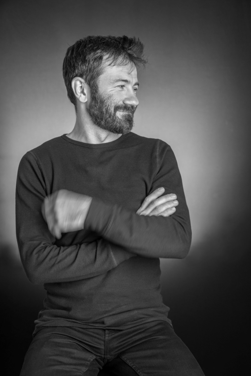 Ciprian Manda - designerul care face mobilă din lemn masiv unicată