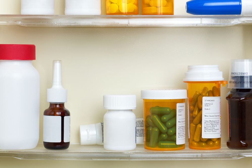 curățenie de primăvară dulap medicamente