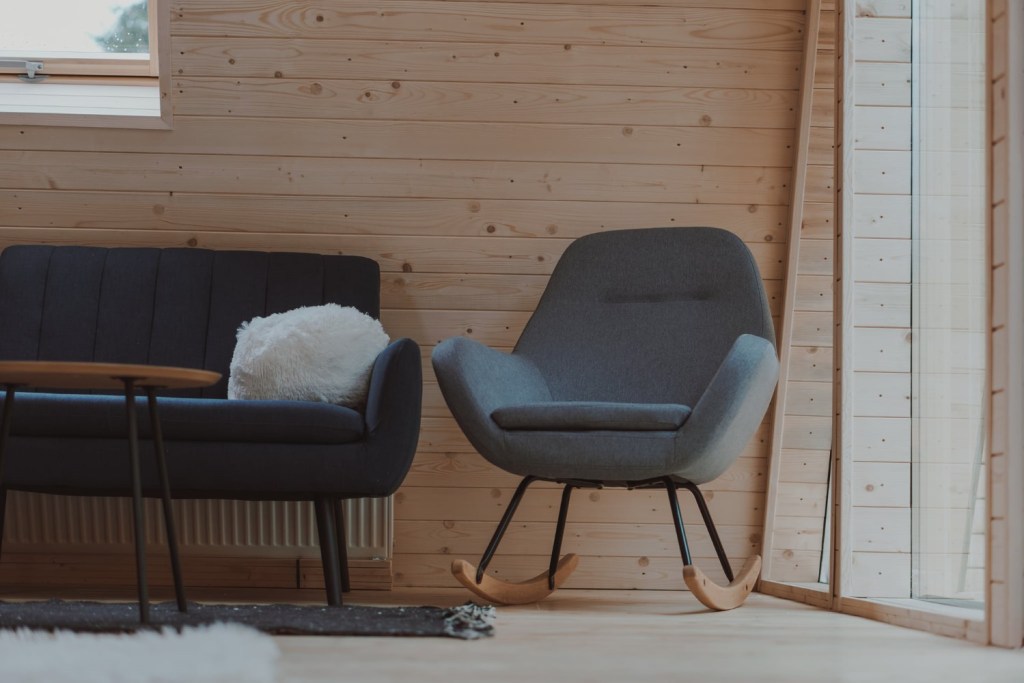 Toate piesele de mobilier au fost achiziționate de la JYSK și IKEA