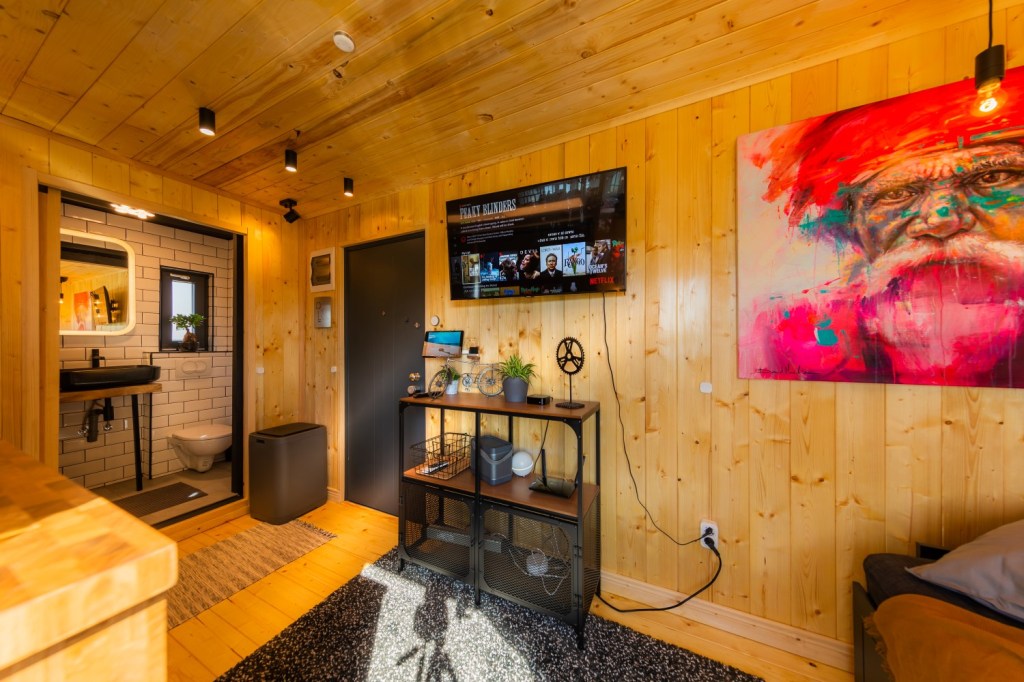 tiny house romania Interior Premium Hub - căsuța construită de Matei