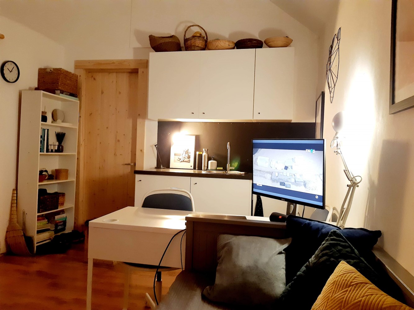 tiny house iasi Cheltuielile tânărului s-au redus drastic de când s-a mutat aici