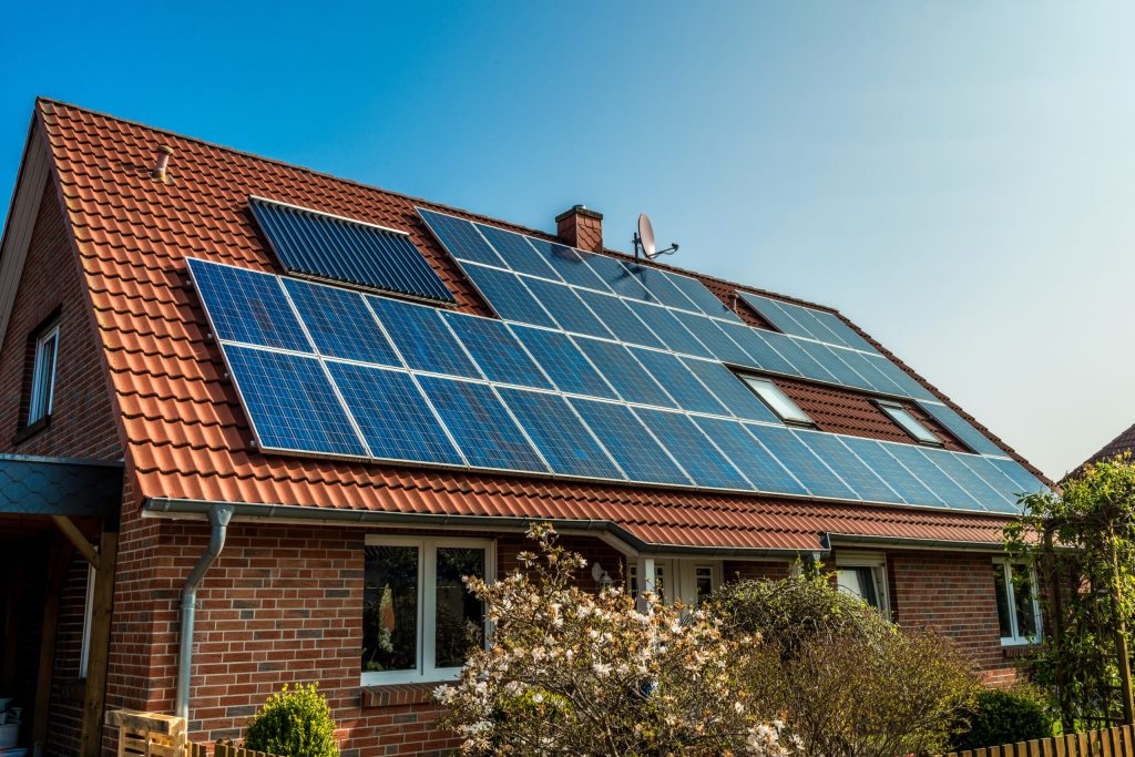 panouri solare shutterstock