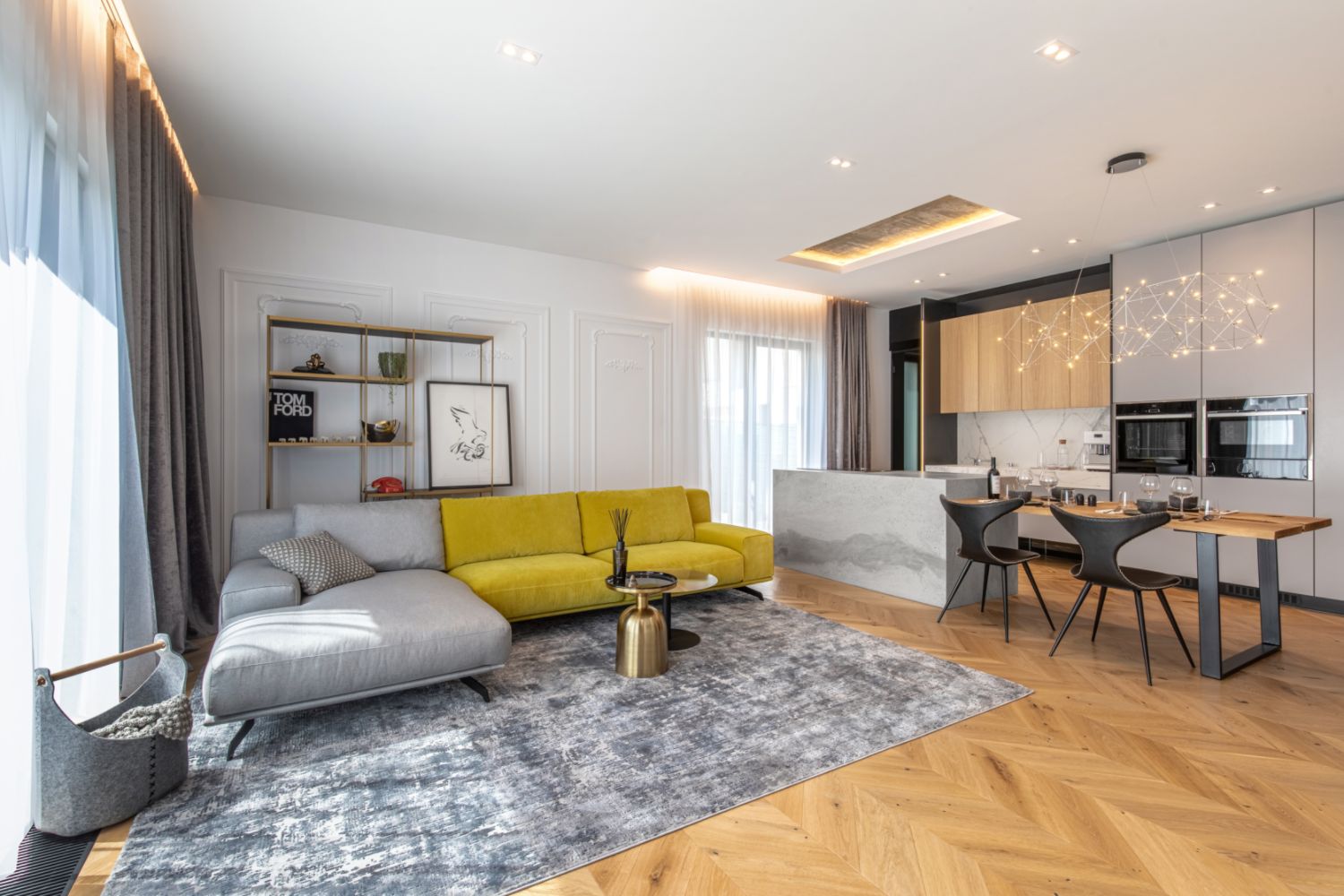 Amenajare vila duplex Otopeni stil eclectic - Sergiu Califar - Pure Mess Design - open space cu canapea galben gri Ditre italia