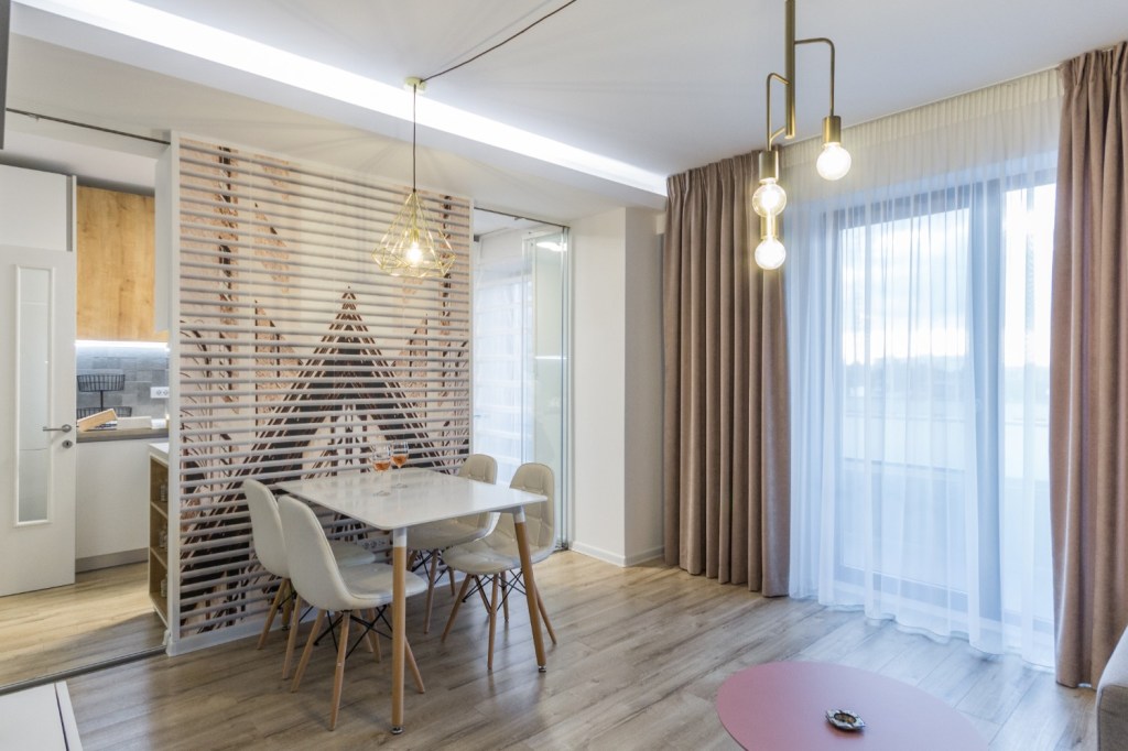 apartament slab iluminat - perdele1