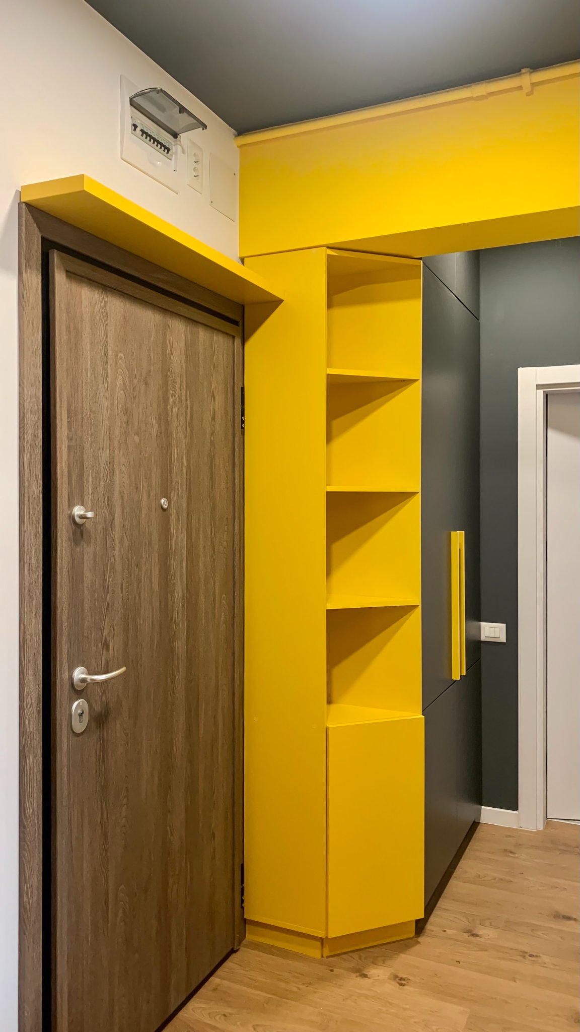 apartament 2 camere de inchiart mobilier galben