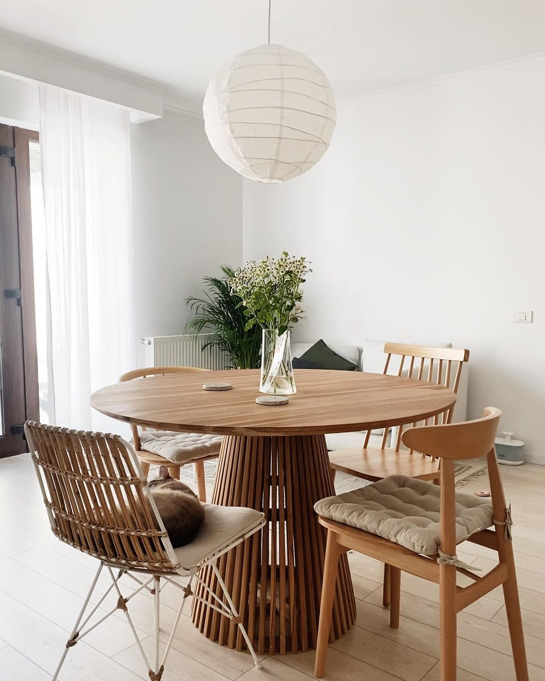 amenajare minimalistă zonă de dining