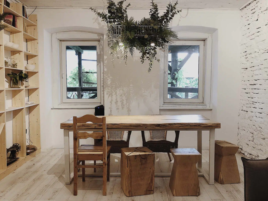 casa veche Bărcuț dining