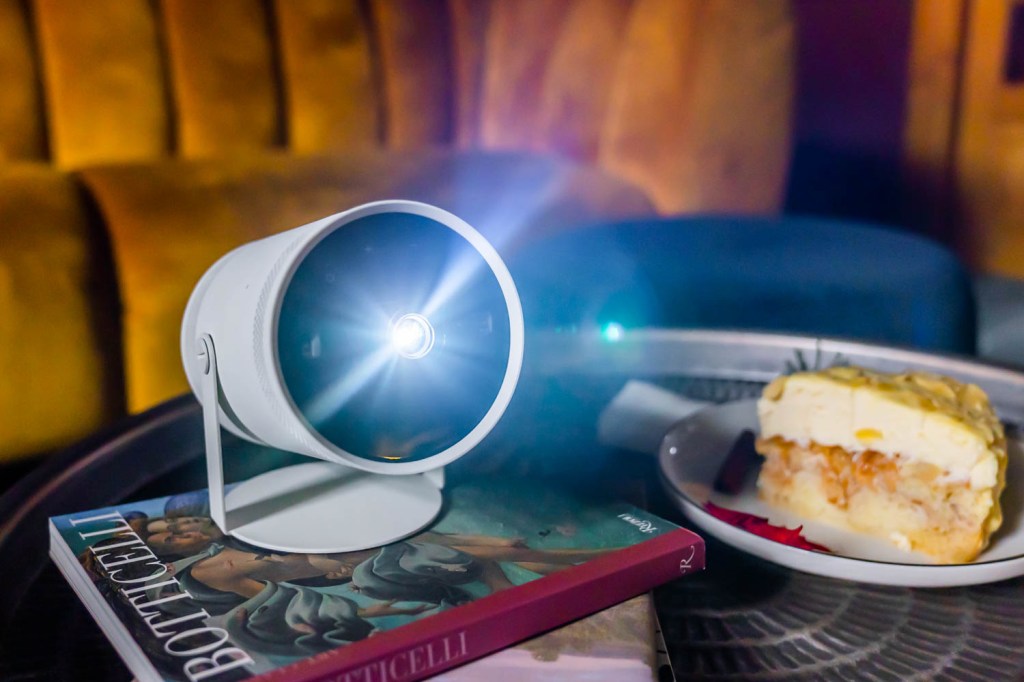 videoproiector decor de craciun samsung the freestyle