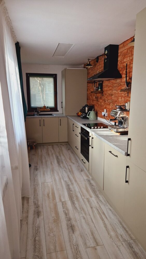 Călin și Simona și-au dorit un design rustic și modern