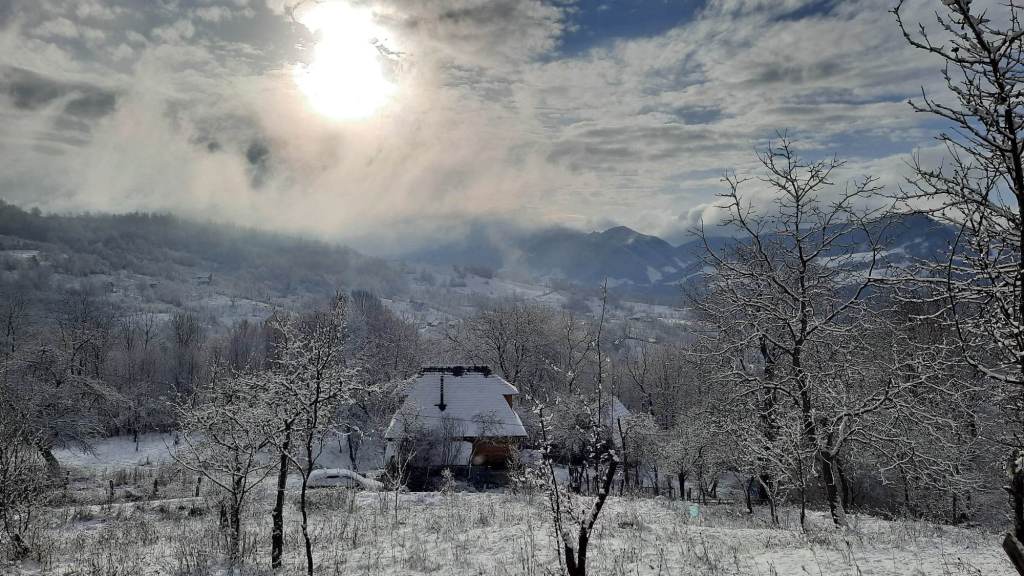 Casa lui Andrei este în satul Dupăpiatră din județul Hunedoara