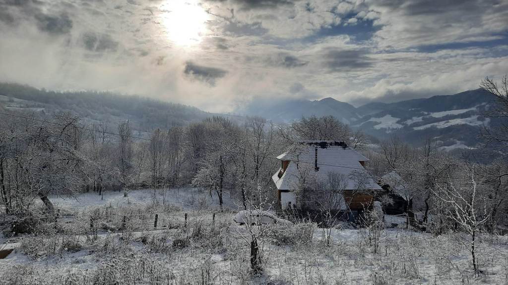 Casa lui Andrei este în satul Dupăpiatră din județul Hunedoara