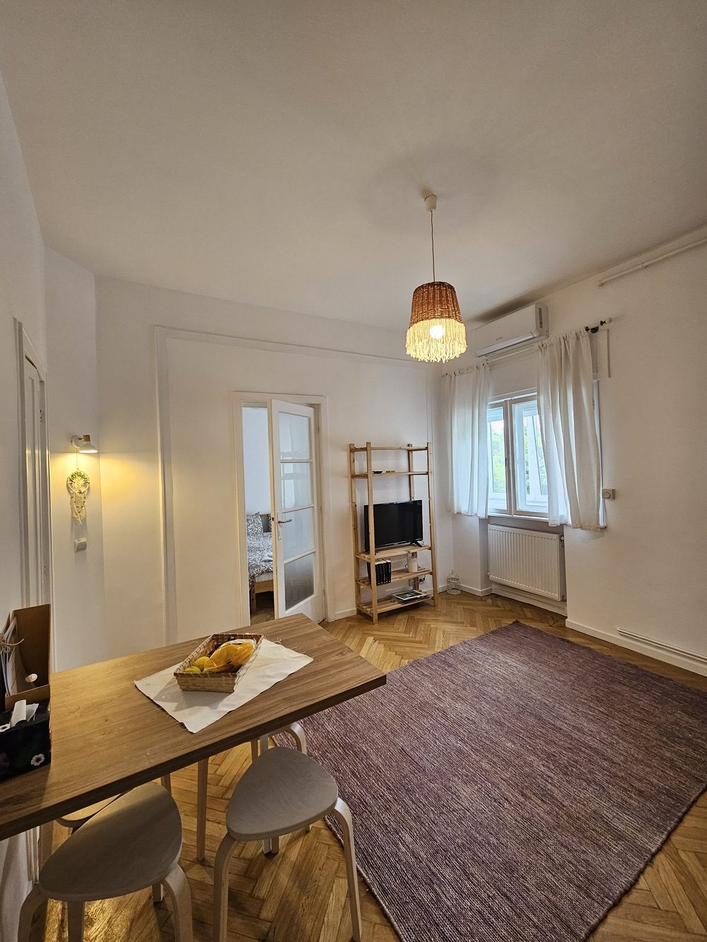 Andra a renovat un apartament într-un bloc vechi din 1938