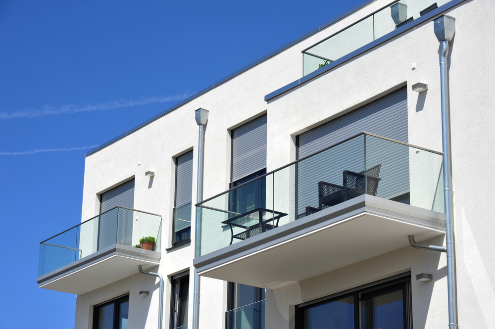 autorizatie balcon inchis shutterstock