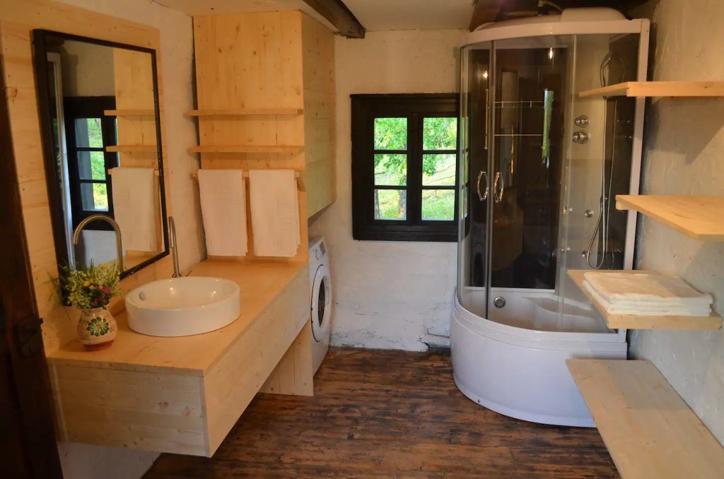 Carpathian Cottage, căsuța construită și renovată de Codrin FOTO: Ciprian Mihai