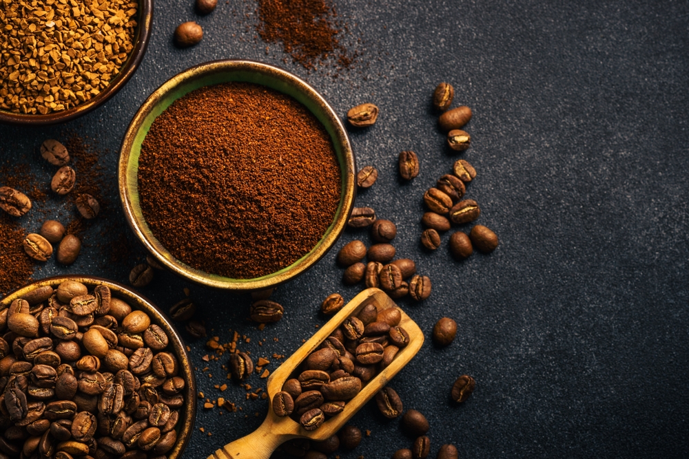 cum sa pastrezi cafeaua macinata shutterstock