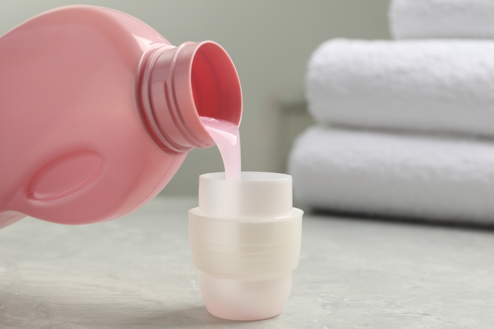 detergent lichid roz turnat in capac