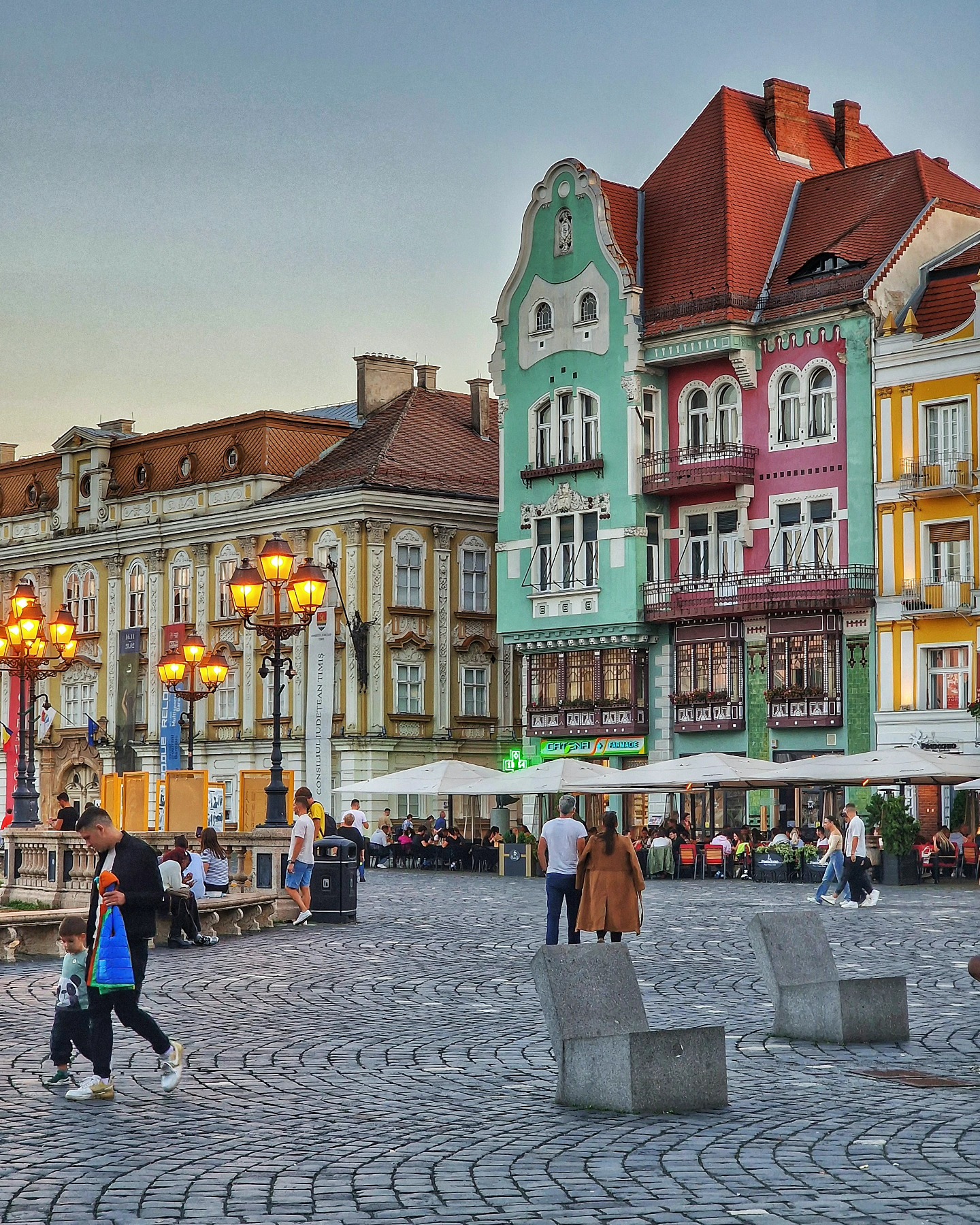 Casa Brück, una dintre cele mai frumoase clădiri istorice din Piața Unirii. Foto: visit-timisoara.com
