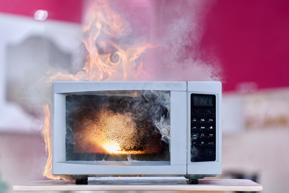 foc incendiu scurt circuit cuptor cu microunde
