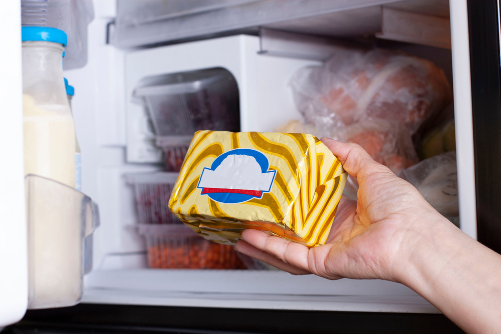 unt congelat pus la congelator alturi de alte alimente congelate