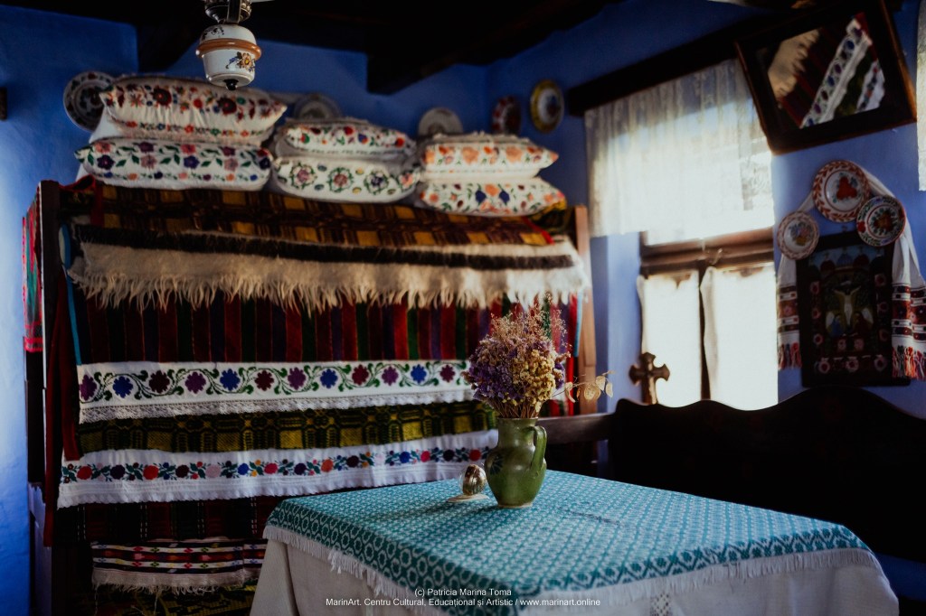 Casa albastră din Marin a fost decorată cu piesele bunicii