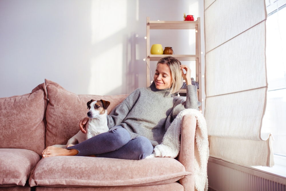 O casă smart e una care nu îți consumă prea mult timp, ci care te lasă să te bucuri de lucruri mici. FOTO: Shutterstock