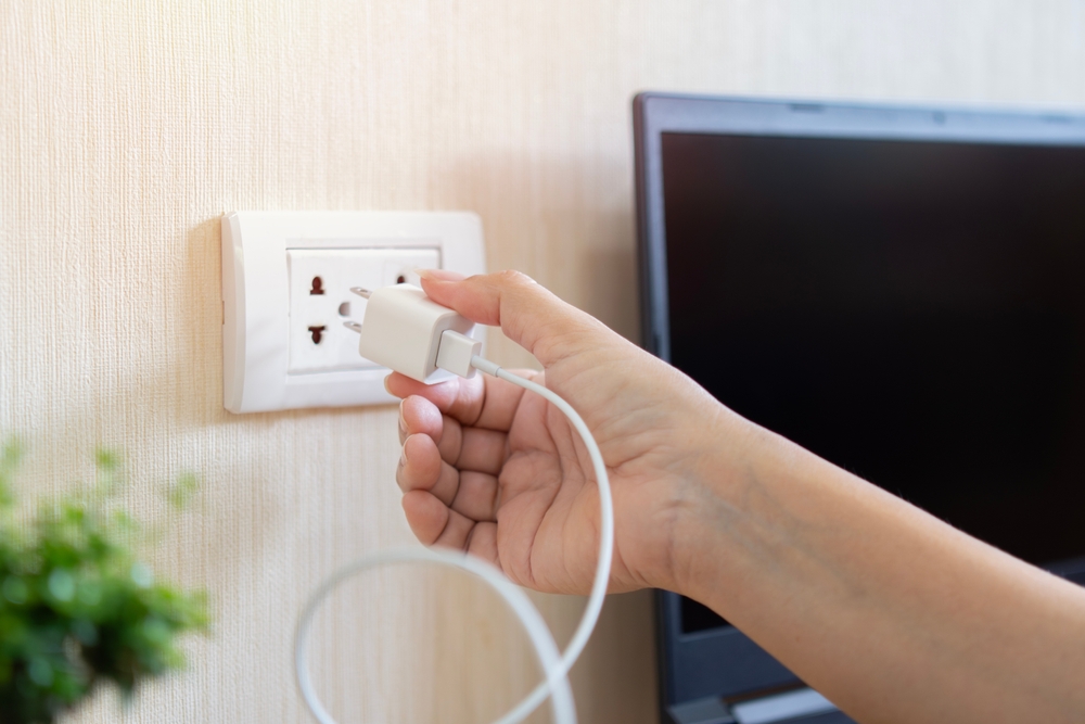 televizor scos din priza pentru a nu rămâne in modul standby si pentru a reduce factura la curent