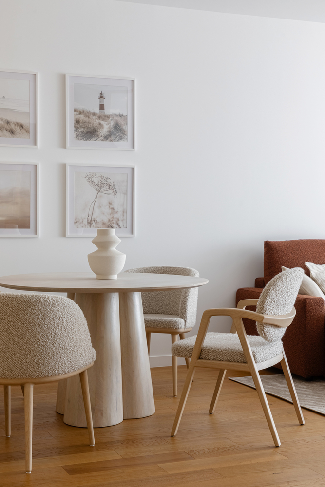 Arhitecta a propus un concept minimalist, cu influențe japoneze, gândit special pentru un apartament destinat închirierii. FOTO: Sabin Prodan